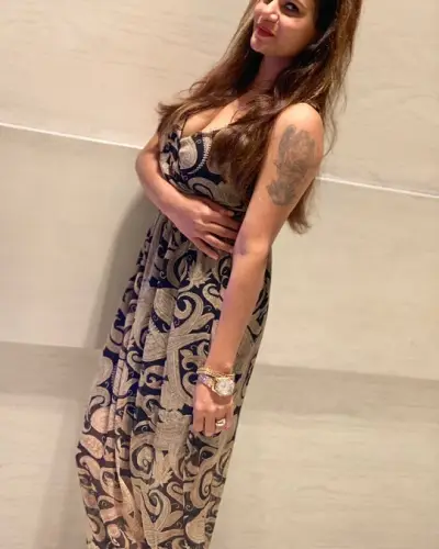 Aliabad Escort